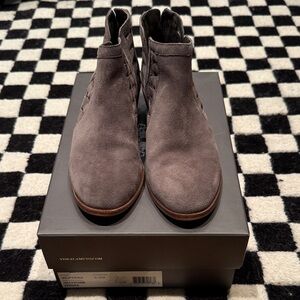 Vince Camuto Peera gray Suede woman’s ankle Booties